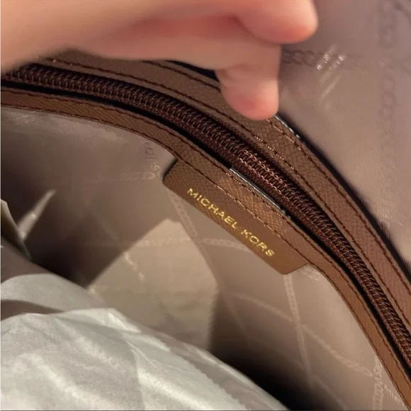 MICHAEL KORS Jet Set Leather Tote - Picture 4 of 10